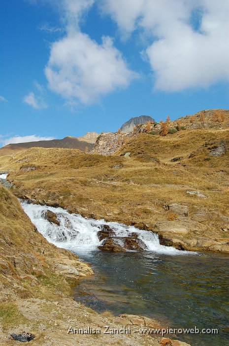 26 Torrente e pizzo del Becco sullo sfondo.JPG